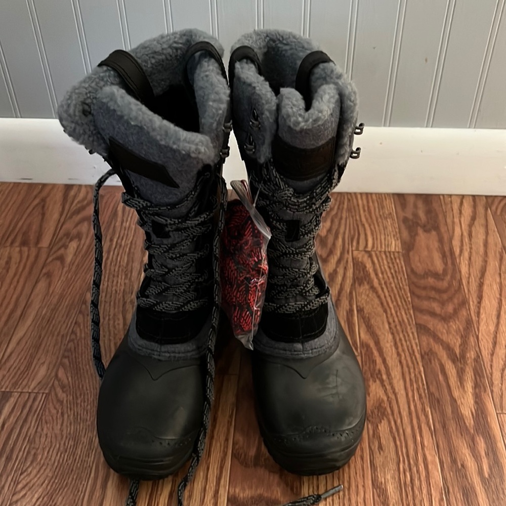 Never worn North Face Womens boots